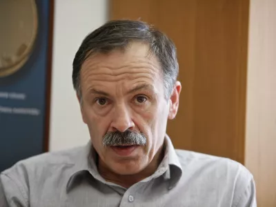 prof. dr. Mojmir Mrak, profesor mednarodne ekonomije na ljubljanski ekonomski fakulteti - Ekonomska fakulteta UL    ///FOTO: Luka Cjuha OPOMBA: ZA OBJAVO V PRILOGI – DNEVNIKOV OBJEKTIV - INTERVJU