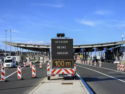 - mejni prehod Obrežje po 31 letih ukinil mejni nadzor - slovensko - hrvaška meja - ukinjen mejni nadzor- 1.1.2023 – Vstop Hrvaške v schengensko in evrsko območje.//FOTO: Nik Erik Neubauer