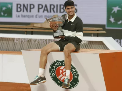 08 June 2025, France, ParisSpanish tennis player Carlos Alcaraz celebrates with the trophy after defeating Italy's Jannik Sinner in their Men's Singles final tennis match to win the French Open tennis tournament (Roland-Garros). PhotoLoic Baratoux/ZUMA Press Wire/dpa