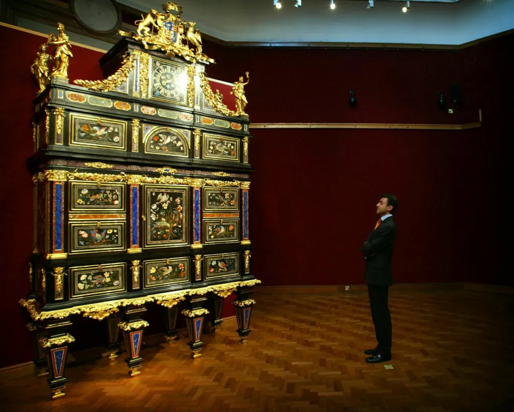 Badminton Cabinet v višino meri več kot tri metre. / Foto: Getty Images