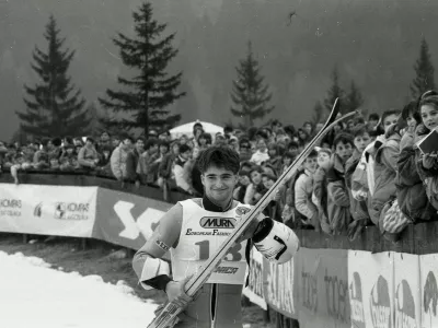 ﻿PLANICAFranci Petek, eden izmed najboljših slovenskih skakalcev vseh časov, na Finalu svetovnega pokala v Planici 26. marca 1990. Foto: Nace Bizilj, hrani Muzej novejše zgodovine Slovenije / Foto: Nace Bizilj