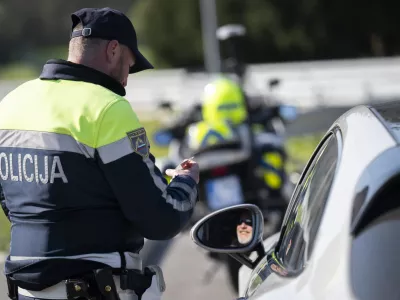 prometni nadzorpolicija - simbolična fotografijaprometna policijavarnost v prometupolicija na motorjihmotoristična policijaprehitri voznikiavtocestna policijaalkotestalkohol v prometu08.04.2025 Policijski nadzor, počivališče PovodjeFOTO: Nik Erik Neubauer