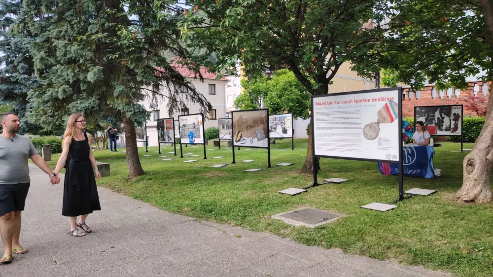  Do 10. julija je v Laškem na ogled panojska razstava Muzeja športa – varuha športne dediščine. Foto Mojca Marot