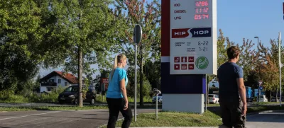 ﻿- 31.08.2016 - - Bencinski servis Petrol v Ljubljani - črpalka - gorivo - bencin, trgovine Hip Hop//FOTO: Bojan Velikonja