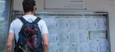 ﻿- 18.08.2016 - simbolična fotografija - iskalec zaposlitve na Parmovi ulici v Ljubljani - Zavod RS za zaposlovanje - ZRSZ - zaposlitev - mladi - brezposelnost - delo - iskanje - služba - ..//FOTO: Maja Marko