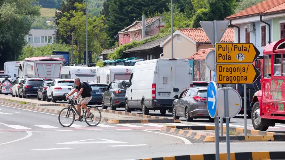 Koper, 09.06.2023Šalara, cesta Koper-Dragonja, promet, kolone, kolona 