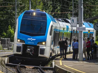 ﻿novi vlad Stadler, Slovense železnice