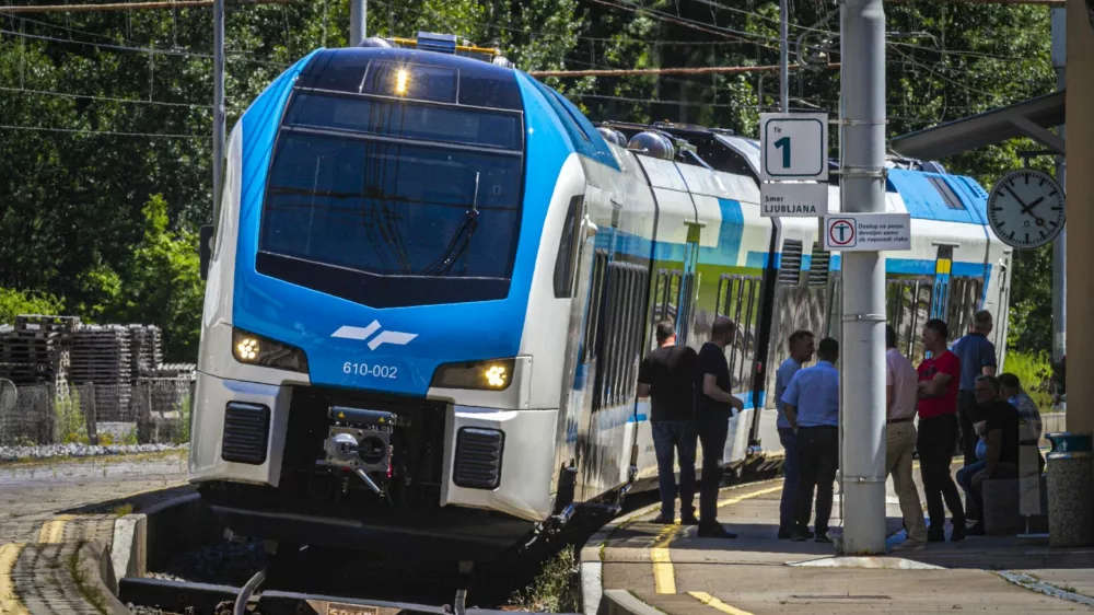 ﻿novi vlad Stadler, Slovense železnice