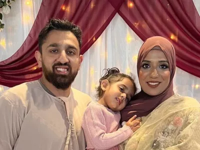 Akeel Nanabawa, soproga Hannaa Vorajee in njuna štiriletna Sara. Vir: družinski album