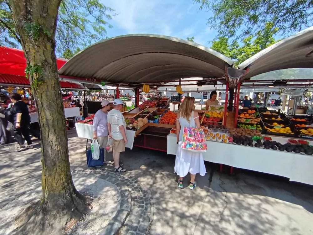 Češnje, ljubljanska tržnica, sadje, branjevec, branjevka.