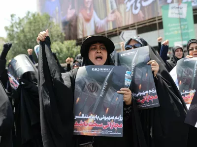 People attend an anti-Israeli protest following the Israeli strikes on Iran, in Tehran, Iran, June 13, 2025. Majid Asgaripour/WANA (West Asia News Agency) via REUTERS  ATTENTION EDITORS - THIS PICTURE WAS PROVIDED BY A THIRD PARTY