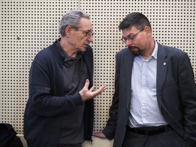 Branimir ŠtrukeljJakob Počivavšek09.04.2025 Seja pogajalske komisije, na kateri se bodo sestale vladna pogajalska skupina in pogajalski skupini reprezentativnih sindikatov javnega sektorjaFOTO: Nik Erik Neubauer