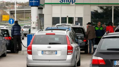 OMV bencinski servis ŠkofijeGužva na črpalki, ki jo povzročajo italijanski vozniki zaradi cenejšega goriva.//foto: Bojan Velikonja