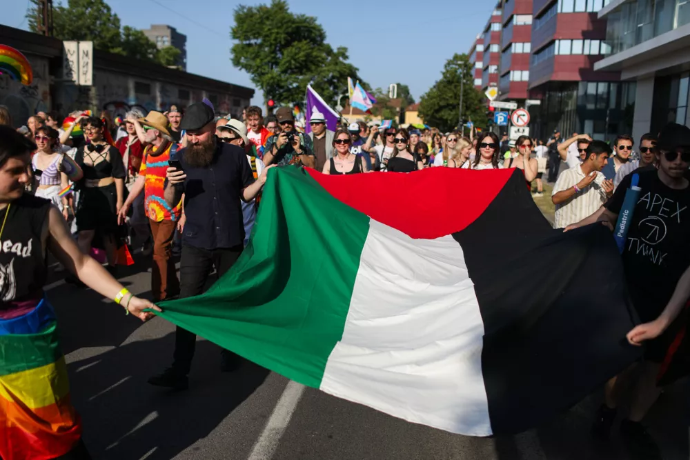 (FOTO) Parada ponosa v Ljubljani: parada kot politično dejanje in poziv k pravičnejši družbi