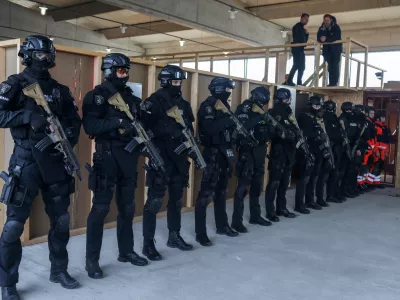 “Imamo izredne razmere! Ostanite v učilnicah!”