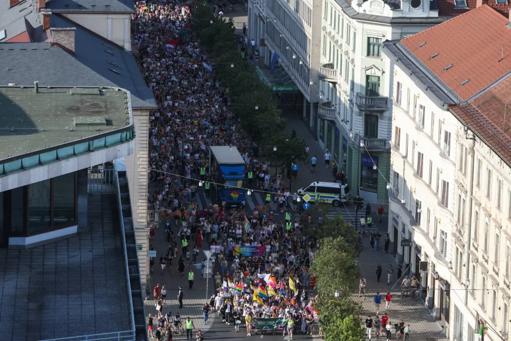 (FOTO) Parada ponosa v Ljubljani: parada kot politično dejanje in poziv k pravičnejši družbi