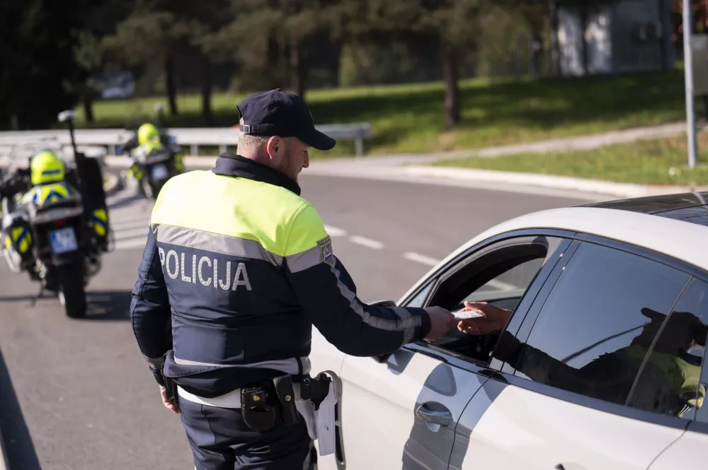 prometni nadzorpolicija - simbolična fotografijaprometna policijavarnost v prometupolicija na motorjihmotoristična policijaprehitri voznikiavtocestna policijaalkotestalkohol v prometu08.04.2025 Policijski nadzor, počivališče PovodjeFOTO: Nik Erik Neubauer