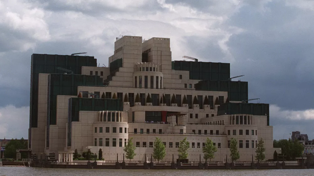 FILE PHOTO 14MAY99 - The headquarters of Britain's Secret Intelligence Service (MI6) at Vauxhall Cross on the River Thames in central London in this May 14, 1999 file picture. In a National Audit Office report written in 1995, and banned from publication until Prime Minister Tony Blair agreed it's release February 18, shows that former Conservative Prime Minister Margaret Thatcher was kept in the dark by her security and intelligence chiefs as the cost of building and refitting the new headquarters for MI5 and MI6 doubled from #252million to more than #547million.PS