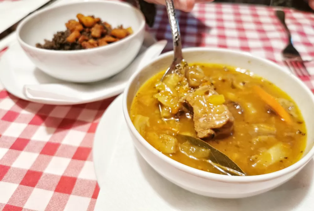 Telečja obara, Gostišče Karavla 297