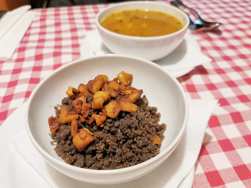 Žganci in česnova juha, Gostišče Karavla 297