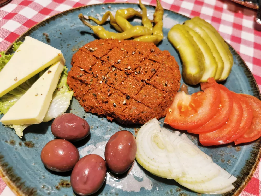 Tatarski boftek, Gostišče Karavla 297