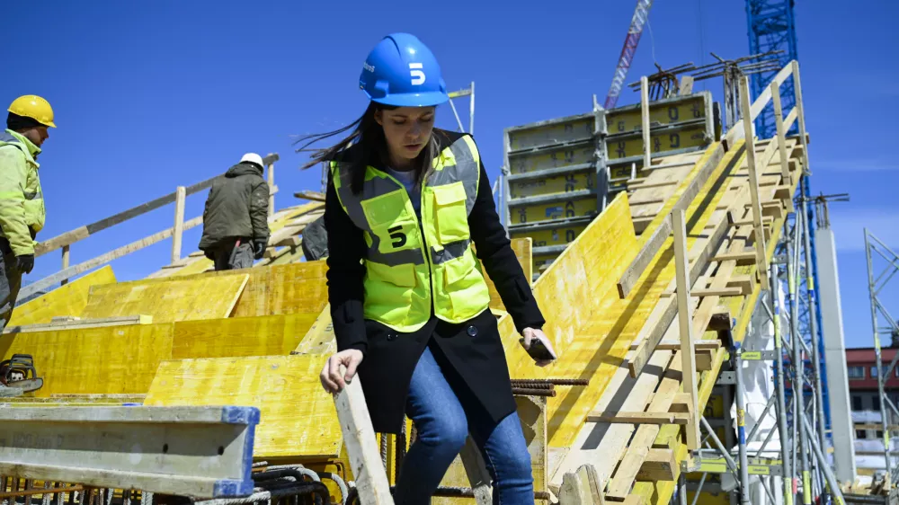 Gradbeni delavciDelovišče Športni center Ilirija - 04.04.2023 - Ekskurzija po Ljubljani z ljubljanskim županom - //FOTO: Nik Erik Neubauer