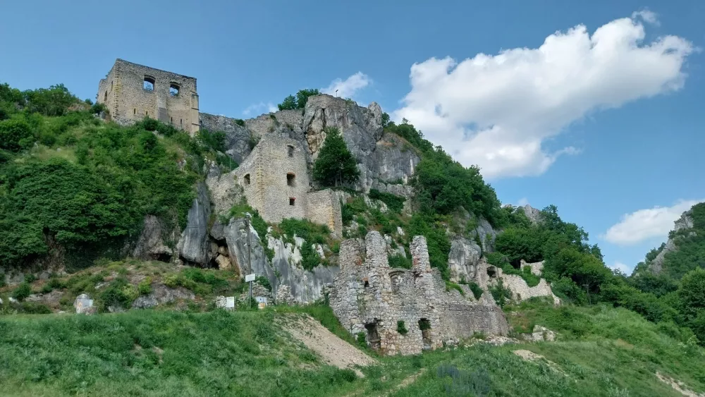 Ruševine nekoč dobro zastražene utrdbe Kalnik so danes prijetna turistična atrakcija. 