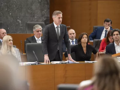 Ljubljana, DZ.Zacetek redne seje DZ s poslanskimi vprasanji predsedniku vlade Robertu Golobu in ministrski ekipi.