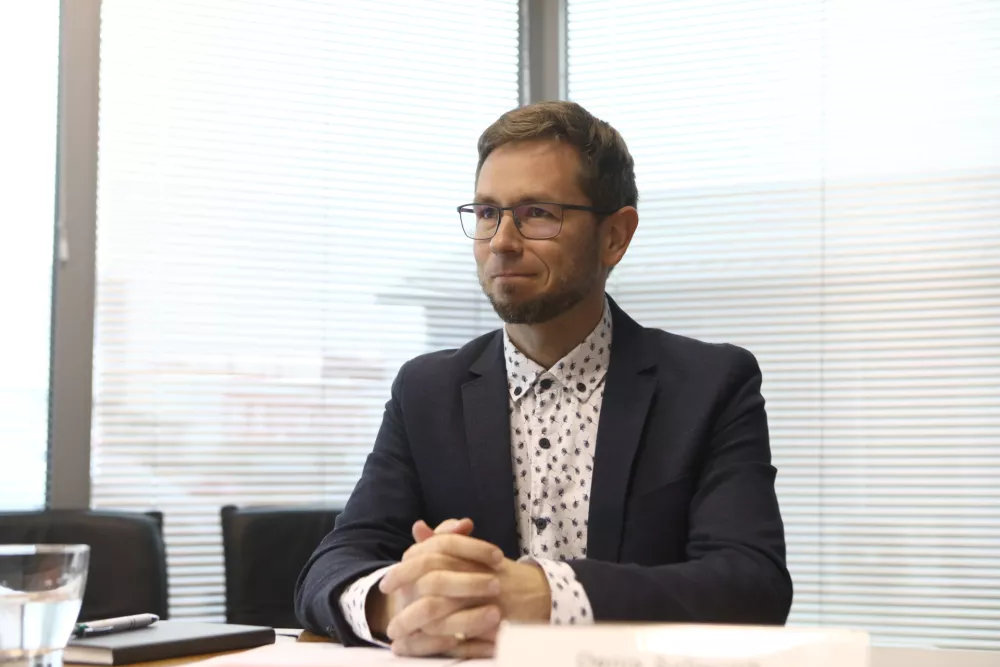 ¸Denis Sahernik, sekretar Skupnosti socialnih zavodov Slovenije - 17.11.2022 – Skupnost socialnih zavodov Slovenije - predstavili stališče o noveli Zakona o dolgotrajni oskrbi, //FOTO: Luka Cjuha