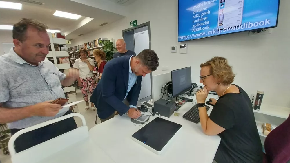 Knjižnica odprla vrata vrvežu Zelene doline