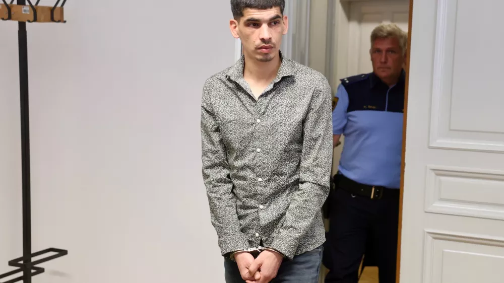 33-letni obtoženi se je znašel že v tretjem sodnem postopku pri nas. Dvakrat je bil doslej na pogojno zaporno kazen obsojen zaradi tatvin. V priporu je od aretacije januarja letos. 