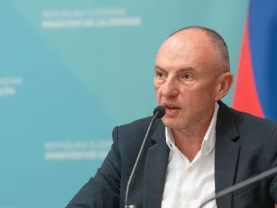 Ljubljana, Ministrstvo za zdravje.Novinarska konferenca ministrstva za zdravje glede upravljanja cakalnih seznamov in eNarocanja.Svetovalec ministra za zdravje Ales Sabeder.