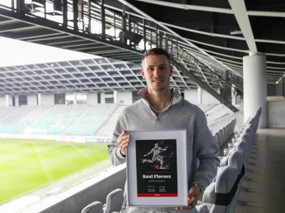- Raul Florucz, najboljši igralec sezone,- 22.05.2025. - Predaja plakete za najboljšega igralca 1. lige Telemach v nogometu.//FOTO: Bojan Velikonja