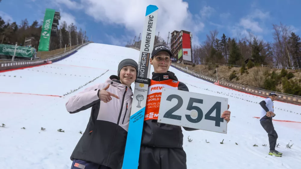 Nika Prevc Domen Prevc30.03.2025 - finale svetovnega pokala v smučarskih skokih, moški, posamična tekma; PLANICA 2025Foto: Luka Cjuha