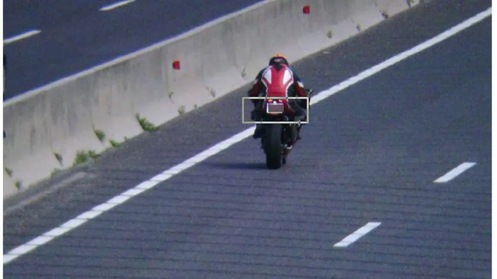 Motorist je po gorensjki avtocesti divjal s hitrostjo 212 km/h