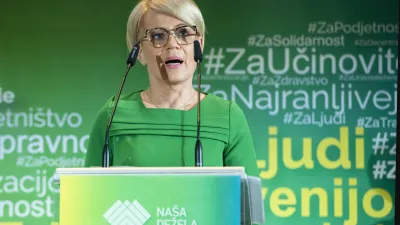 Brdo pri Kranju.Kongres stranke Nasa dezela, na kateri so predstavili volilni program ter kandidatke in kandidate za drzavnozborske volitve.Predsednica stranke Aleksandra Pivec.