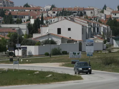 Barbariga – Hrvaška, turistično apartmajsko naselje ob jugozahodni obali Istre med Rovinjem in Pulo/FOTO: Matej PovšeOPOMBA: ZA OBJAVO V PRILOGI – DNEVNIKOV OBJEKTIV - REPORTAŽA