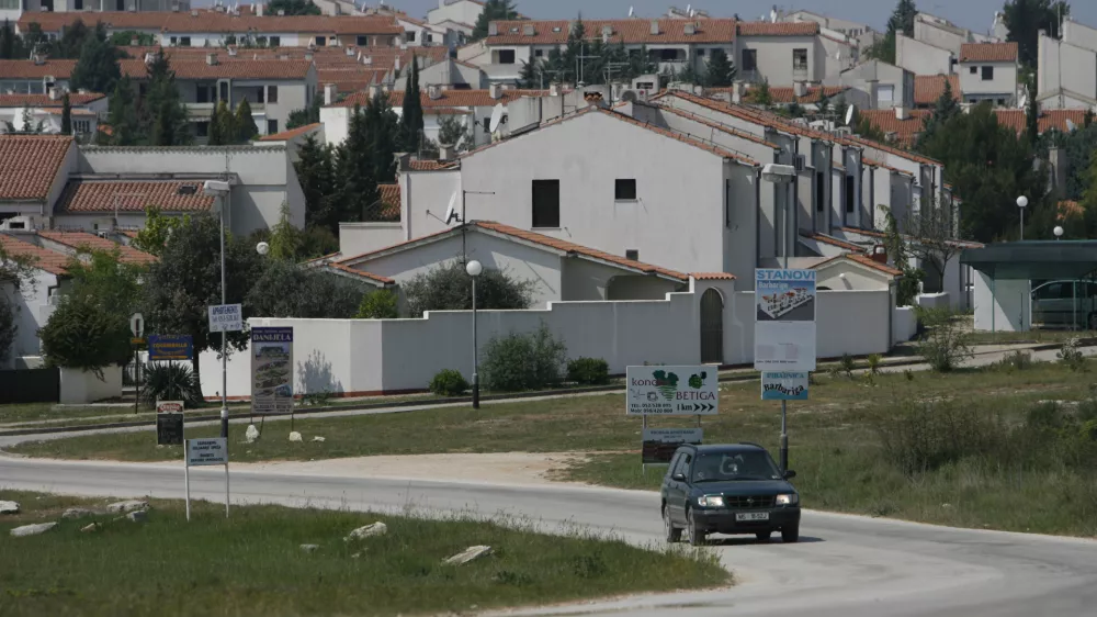 Barbariga – Hrvaška, turistično apartmajsko naselje ob jugozahodni obali Istre med Rovinjem in Pulo/FOTO: Matej PovšeOPOMBA: ZA OBJAVO V PRILOGI – DNEVNIKOV OBJEKTIV - REPORTAŽA