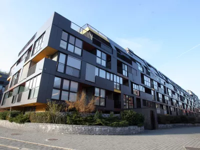 Desetina kapacitet sklada gre za odpravo napak