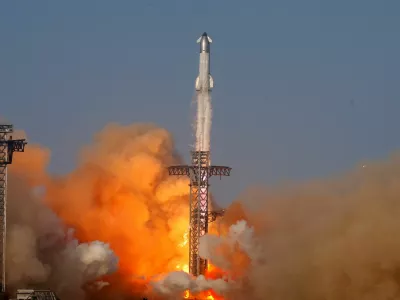 SpaceX's next-generation Starship spacecraft atop its Super Heavy booster is launched on its ninth test at the company's launch pad in Starbase, Texas, U.S., May 27, 2025. REUTERS/Joe Skipper   TPX IMAGES OF THE DAY