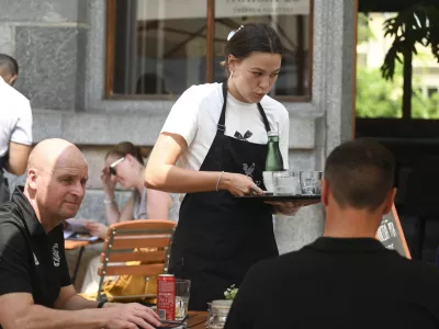 Turistični delavciDelo v vročiništudentsko delo10.07.2024 - Vročinski val v Ljubljani FOTO: Nik Erik Neubauer