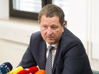 ﻿Rok Marolt, direktor Javne agencije za civilno letalstvo RS - 25.09.2019 – Javna agencija za civilno letalstvo Republike Slovenije - novinarska konferenca ustni obravnavi v zvezi z ohranitvijo operativne licence letalskega prevoznika Adria Airways. //FOTO: Nik Erik Neubauer