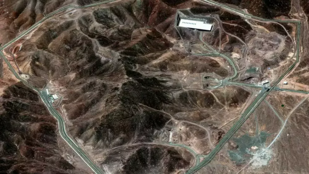 Fordov se nahaja več kot sto kilometrov od Teherana. Večina objekta je zelo globoko pod zemljo. / Foto: Maxar Technologies