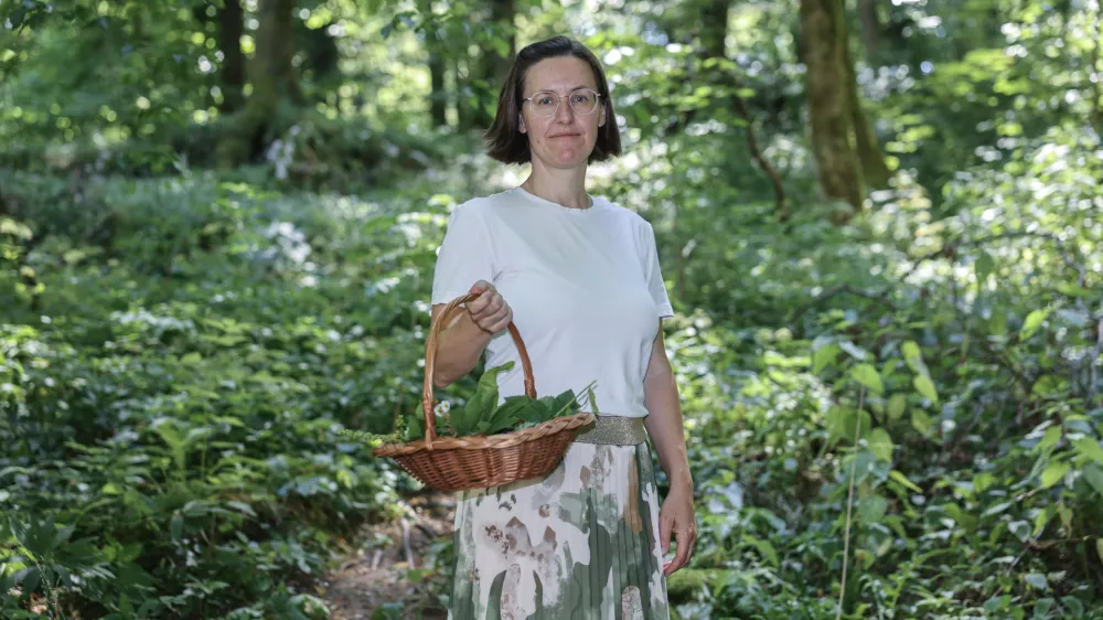 - 19.06.2025 - zeliščarka Katja Rebolj//FOTO: Jaka Gasar