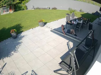 Dejan Zavec je že na nogah. Vir: FB