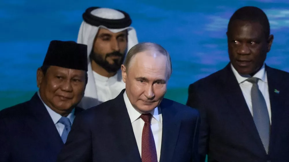 20 June 2025, Russia, St. Petersburg: (L-R) Indonesia's President Prabowo Subianto, Bahrain's National Security Advisor, Sheikh Nasser bin Hamad Al Khalifa, Russia's President Vladimir Putin, and South Africa's Deputy President Paul Mashatile attend the plenary session in the Congress Hall on Day 3 of the 28th St Petersburg International Economic Forum (SPIEF) at the Expoforum Convention and Exhibition Centre. Photo: Vladimir Smirnov/TASS via ZUMA Press/dpa