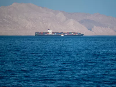 Hormuška ožina je pomembna za svetovne trgovske poti. 