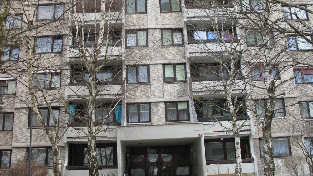 stolpnica v kateri sta umrla