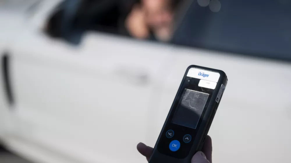 prometni nadzorpolicija - simbolična fotografijaprometna policijavarnost v prometupolicija na motorjihmotoristična policijaprehitri voznikiavtocestna policijaalkotestalkohol v prometu08.04.2025 Policijski nadzor, počivališče PovodjeFOTO: Nik Erik Neubauer