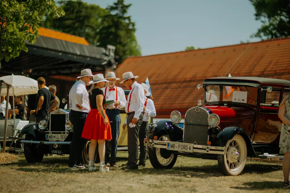 Ford model A iz leta 1928 je zmagal v dveh kategorijah: najstarejše vozilo ter eleganca lastnika in vozila. / Foto: Anej Ferko
